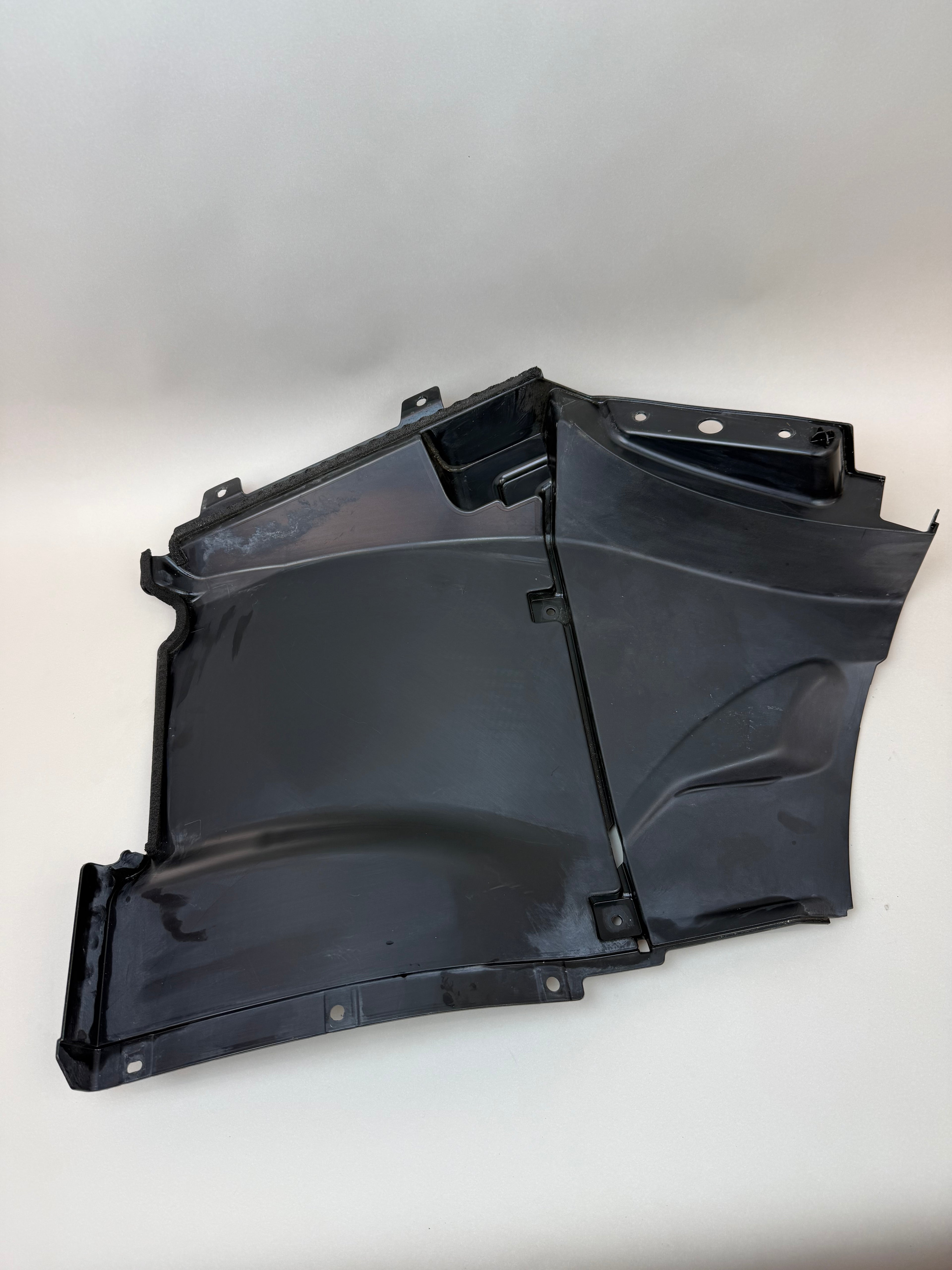 McLaren 570S 540C 570GT Right Rear Radiator Air Inlet Panel Duct Shield 13AA842CP 2016-2021