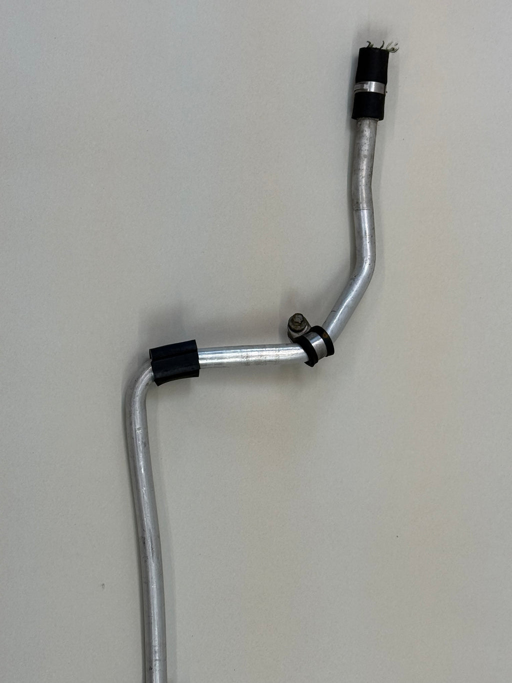 McLaren 570S 540C 570GT 600LT Low Temperature Radiator Outlet Hose Pipe 13LA006CP 2016-2021