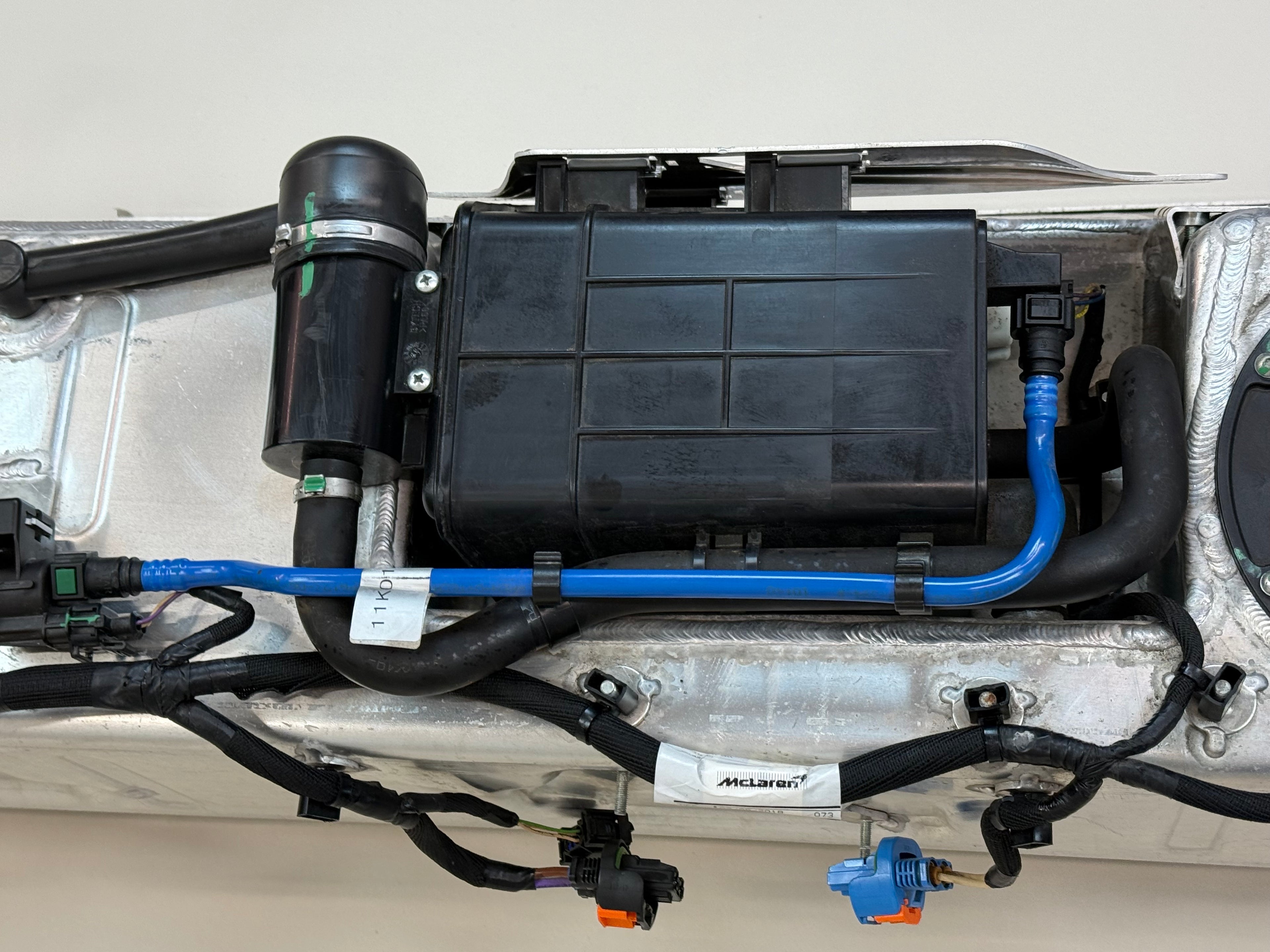 McLaren 570S Complete Fuel Tank Assembly 2016-2021 570S 540C 570GT 600LT Fuel Cell Tank