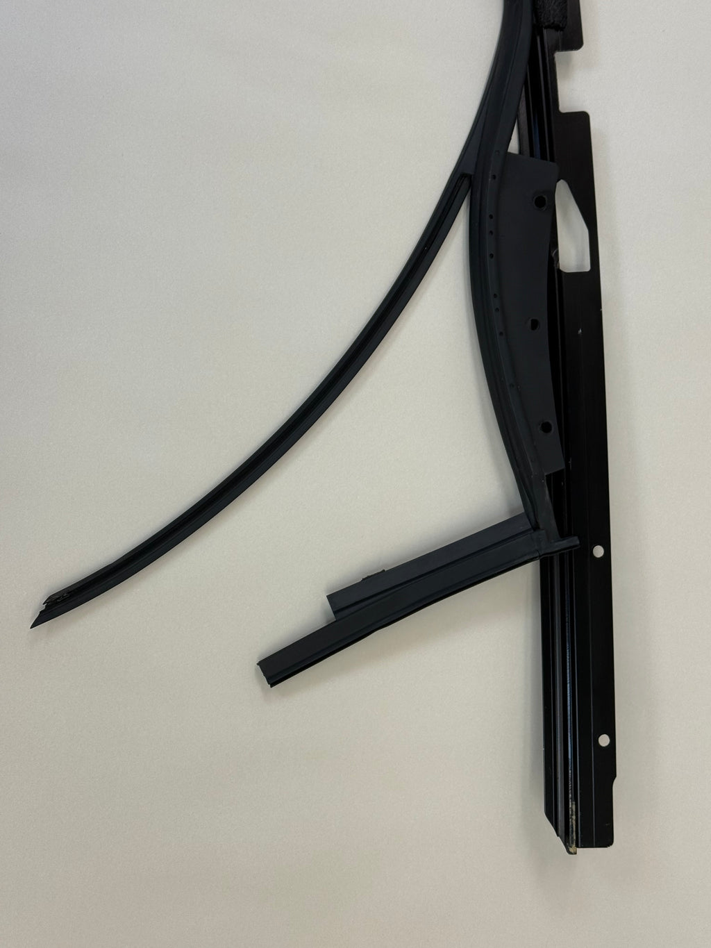 McLaren 570S Right Rear Roof Glass Frame Weatherstrip Trim 13A2776CP 2016-2021 570S 540C 570GT 600LT