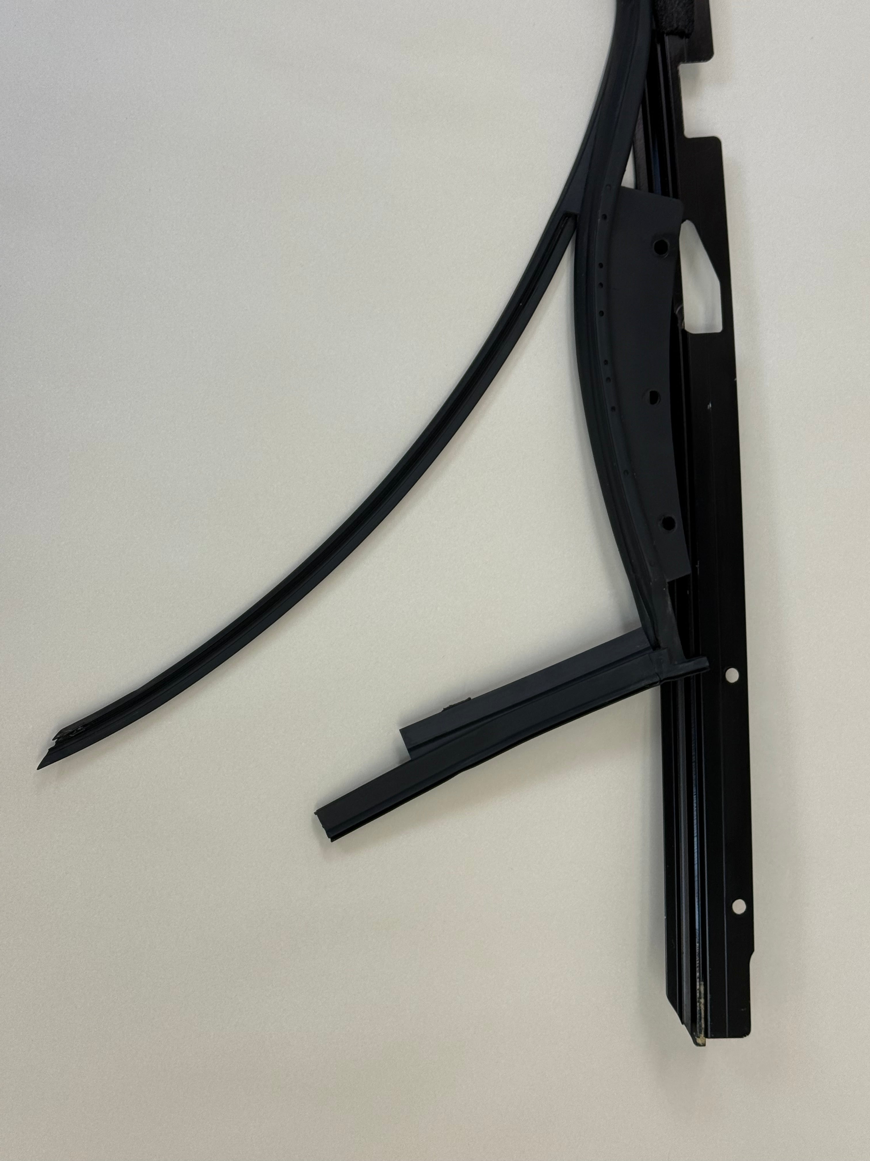 McLaren 570S Right Rear Roof Glass Frame Weatherstrip Trim 13A2776CP 2016-2021 570S 540C 570GT 600LT