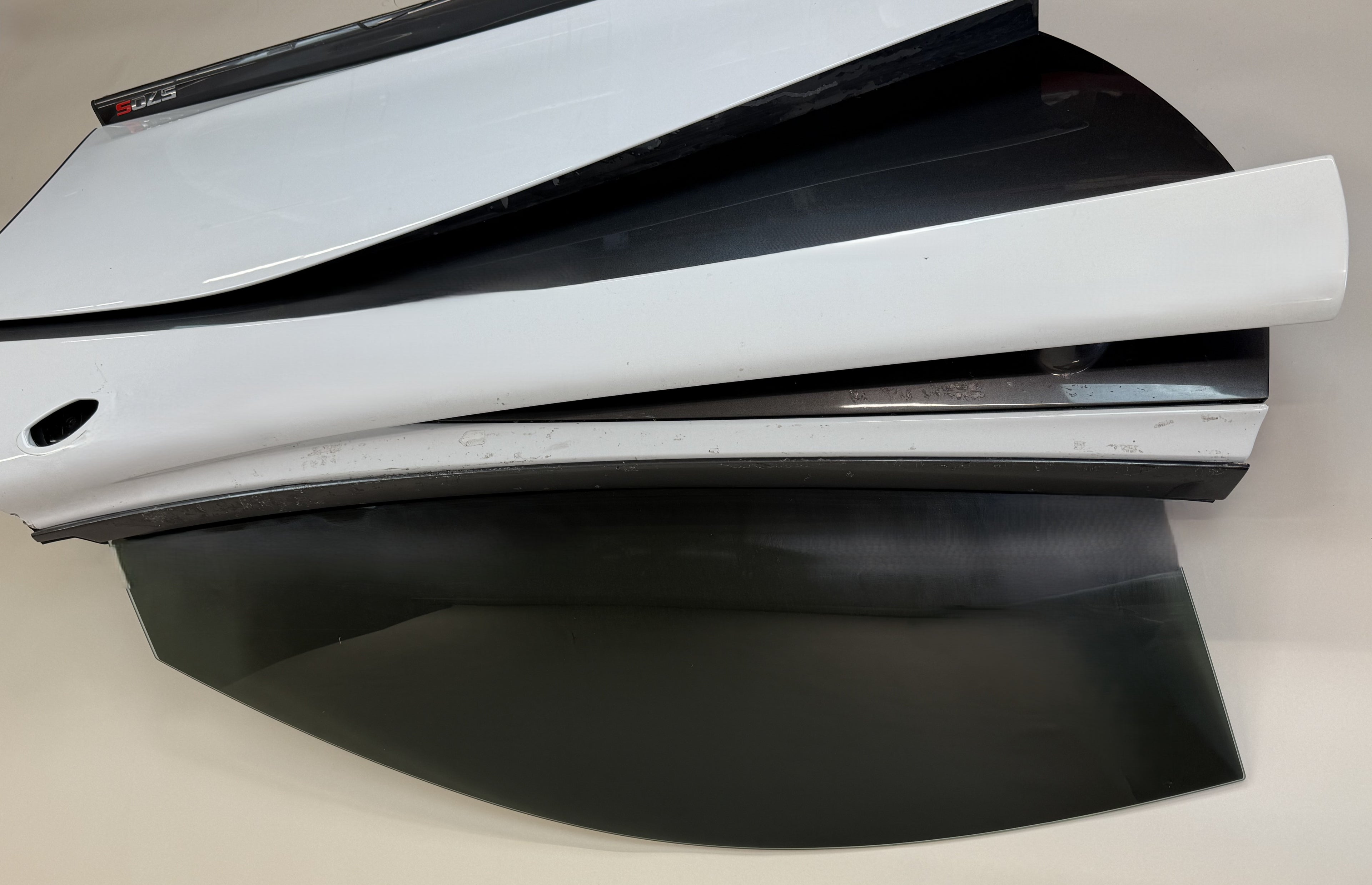 McLaren 570S Right Door Assembly OEM | Complete Door Shell Glass Window White