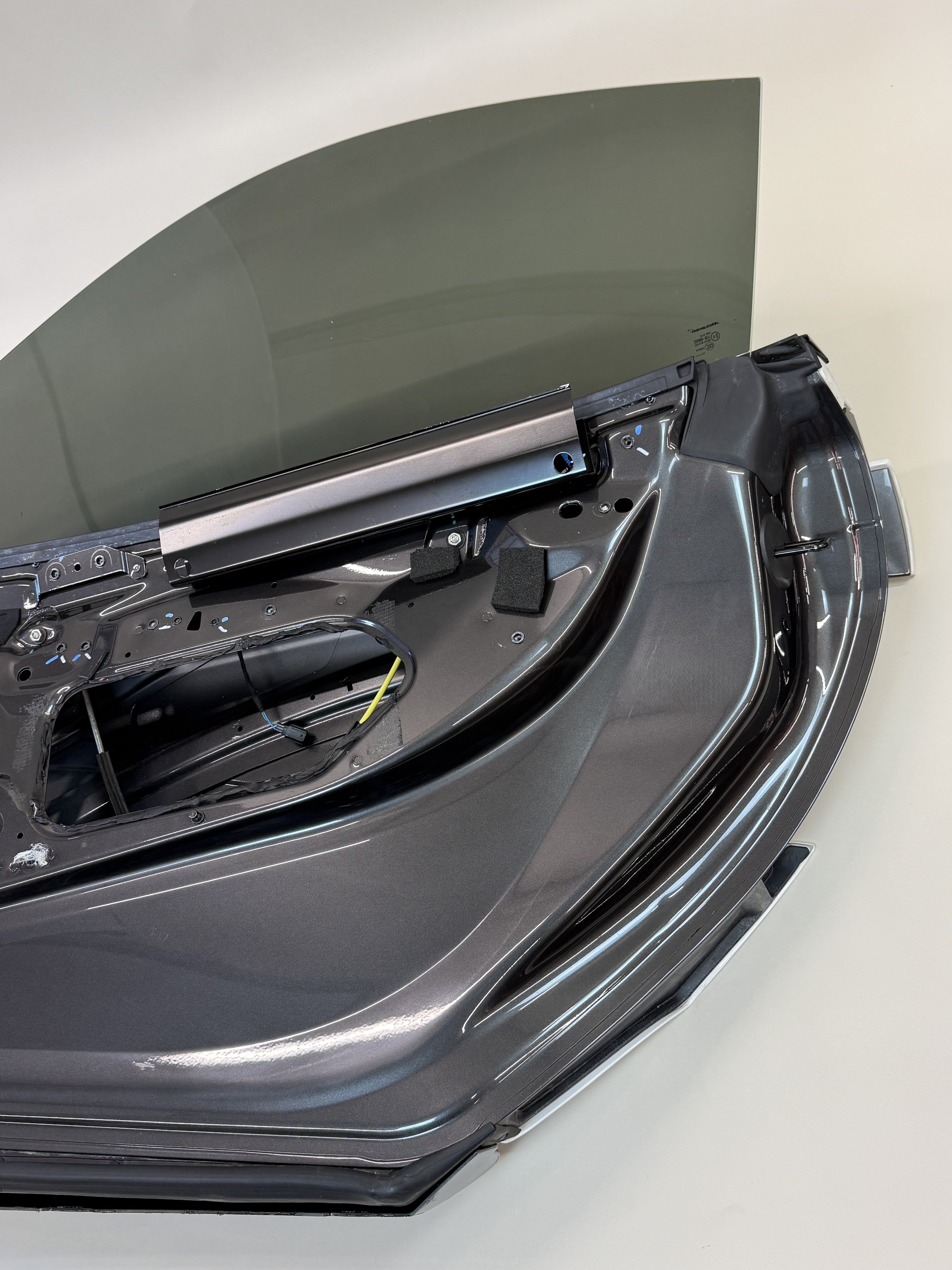 McLaren 570S Right Door Assembly OEM | Complete Door Shell Glass Window White