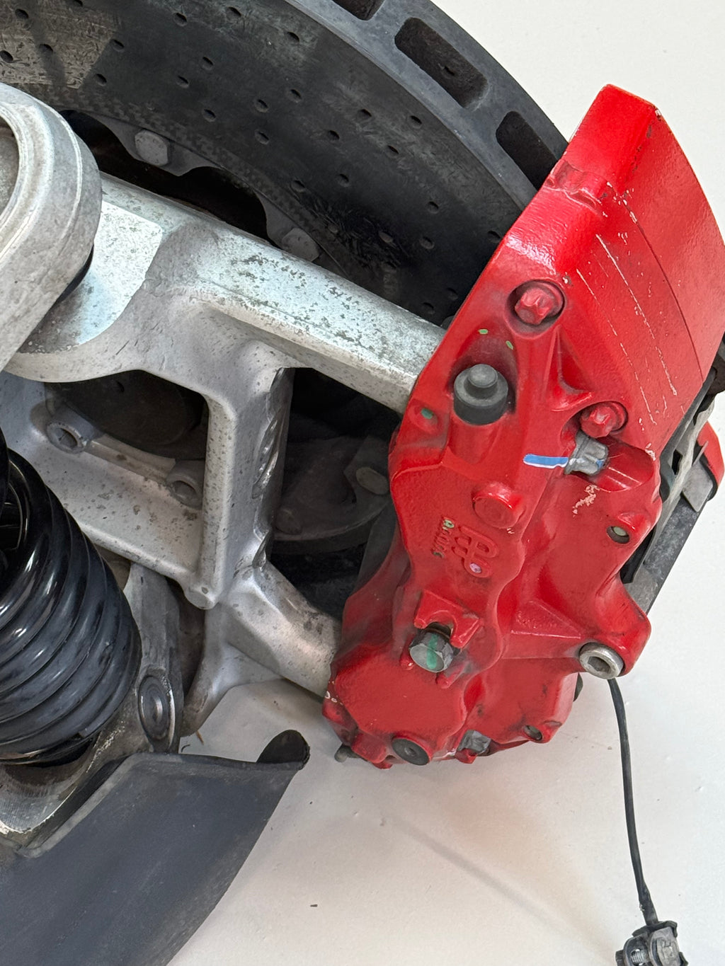 McLaren 570S Front Right Suspension & Brake Assembly OEM | Carbon Ceramic Rotor Red Caliper Shock