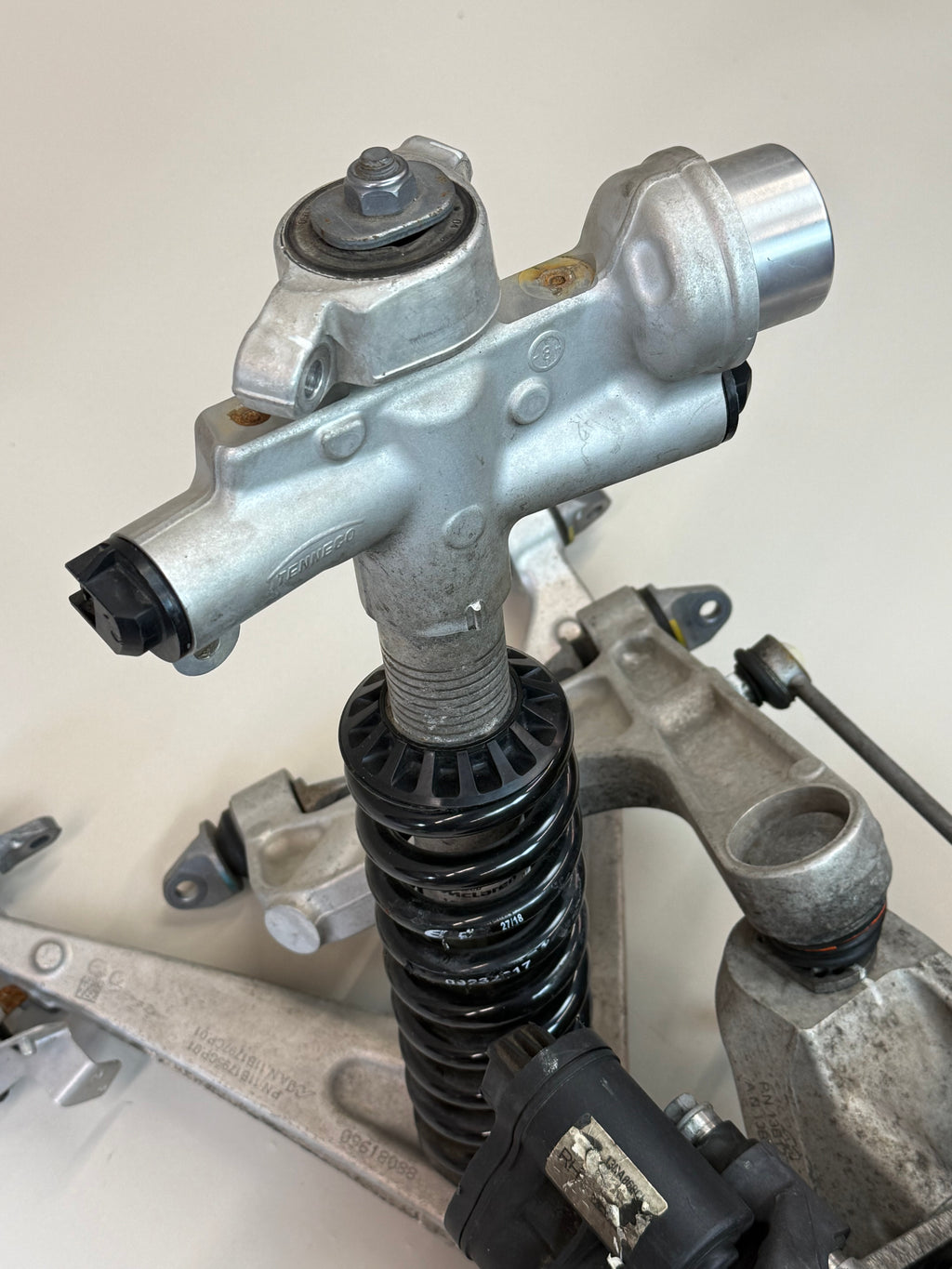 McLaren 570S Rear Right Suspension & Brake Assembly OEM | Carbon Ceramic Rotor Red Caliper Shock