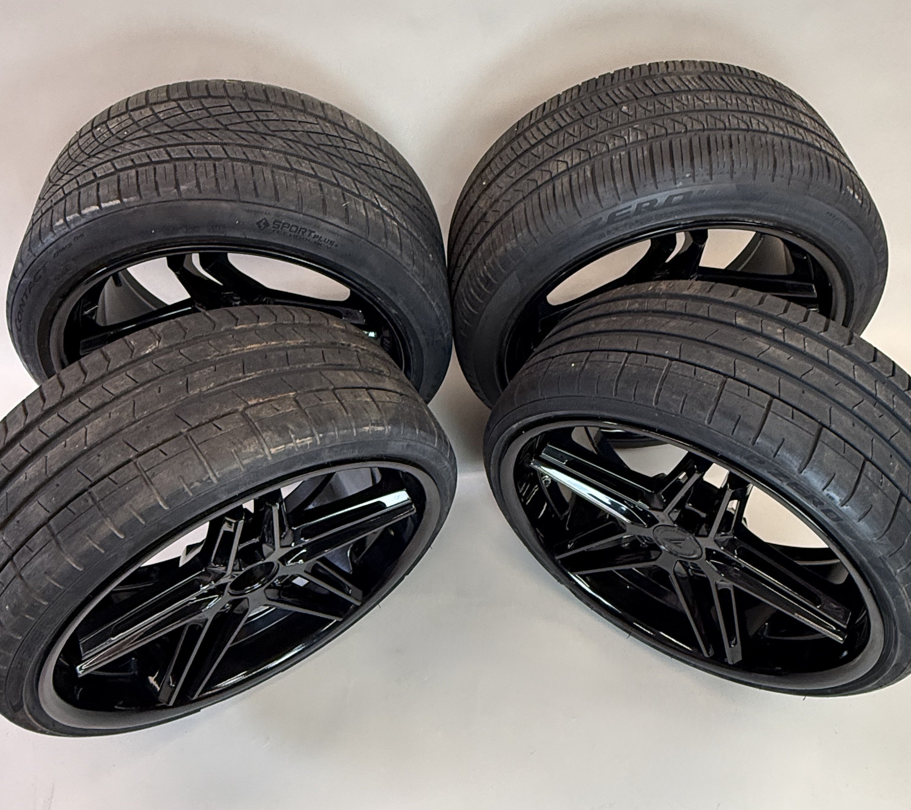 Ferrada Gloss Black Wheels Set of 4 for 2019 McLaren 570S | Front Pirelli P Zero Tires | Rear Mixed Tire Setup