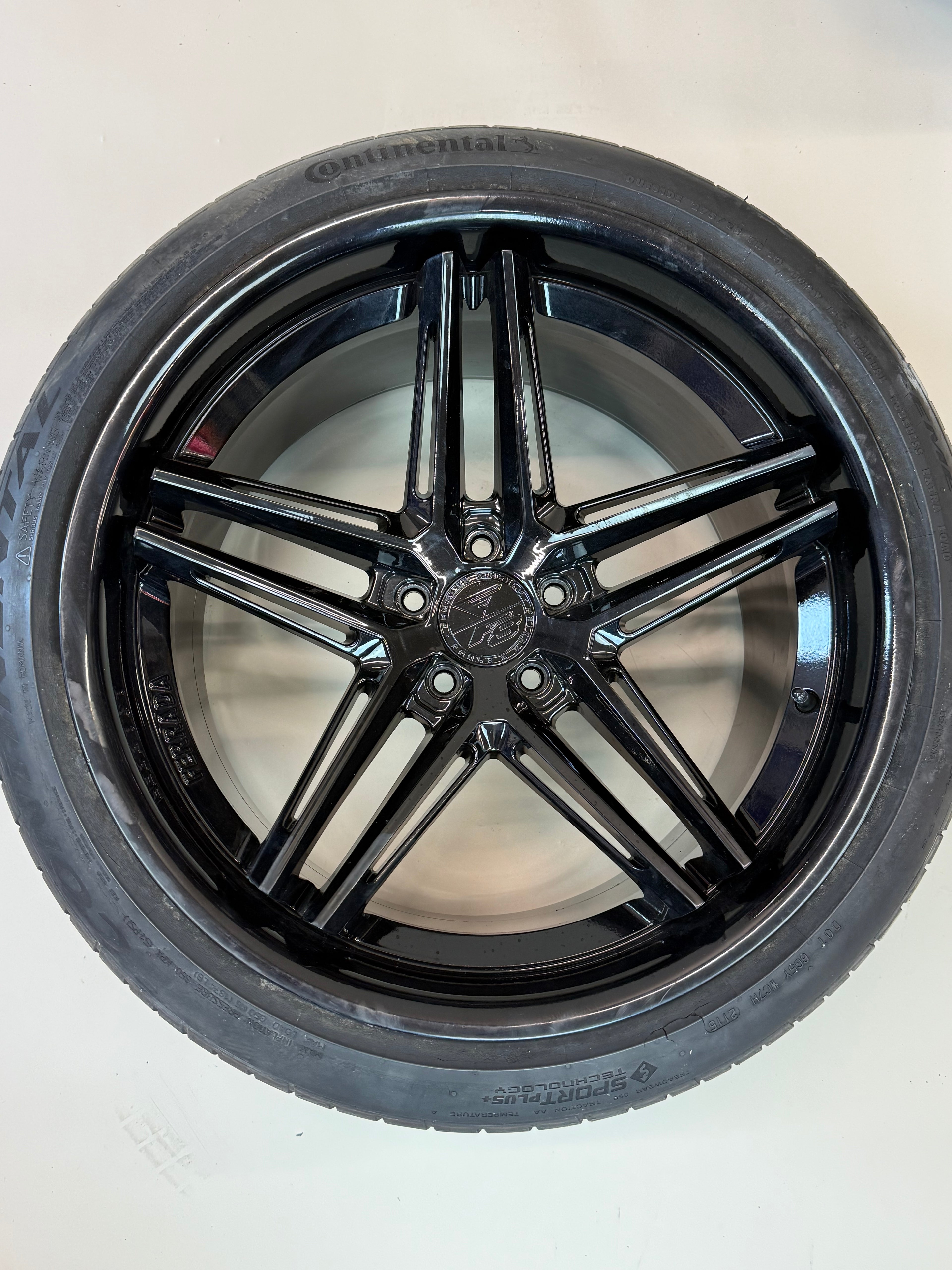 Ferrada Gloss Black Wheels Set of 4 for 2019 McLaren 570S | Front Pirelli P Zero Tires | Rear Mixed Tire Setup