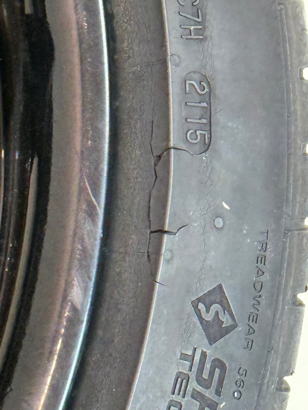 Ferrada Gloss Black Wheels Set of 4 for 2019 McLaren 570S | Front Pirelli P Zero Tires | Rear Mixed Tire Setup
