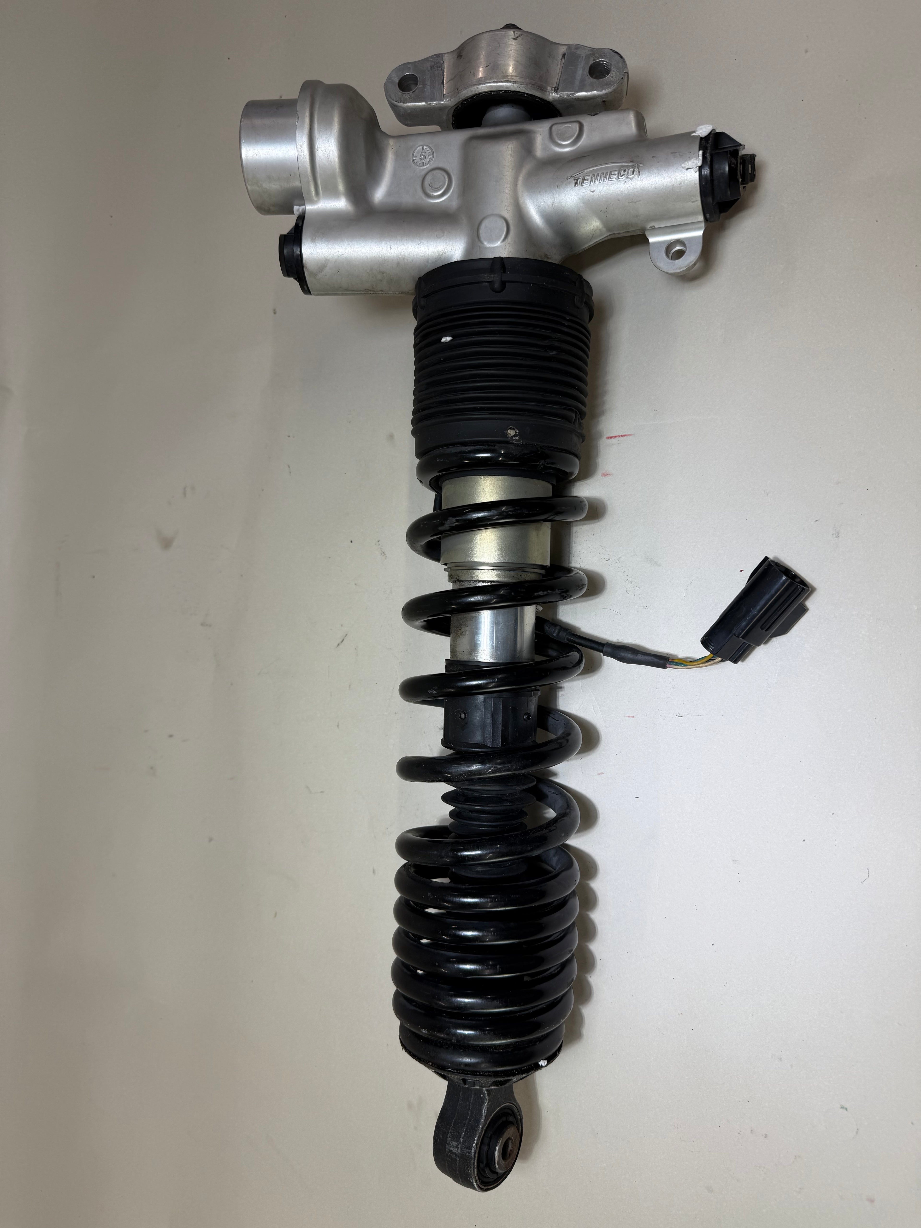 McLaren 570S 540C 570GT 600LT RH Right Front Shock Strut Assembly OEM 13B1244CP